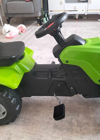 Yeşil pedallı traktör