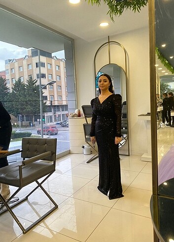 Abiye elbise önden yırtmaçlı kolları tul