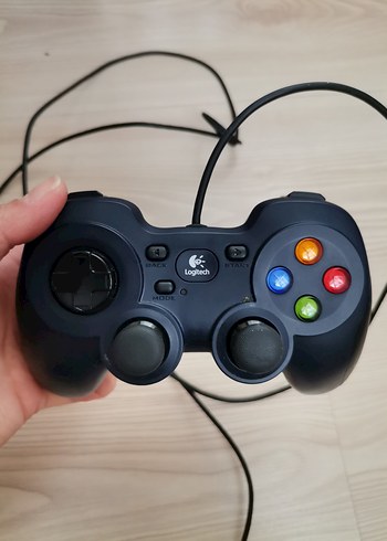 Logitech Kablolu Oyun Kumandası