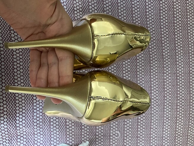 38 Beden Gold Steletto Topuklu Ayakkabı