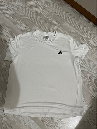 Adidss tshirt