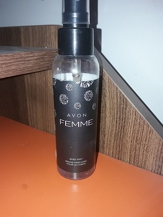 avon femme vücut spreyi