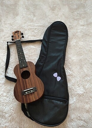 Soprano Ukulele (Taşıma çantası ve pena hediye)