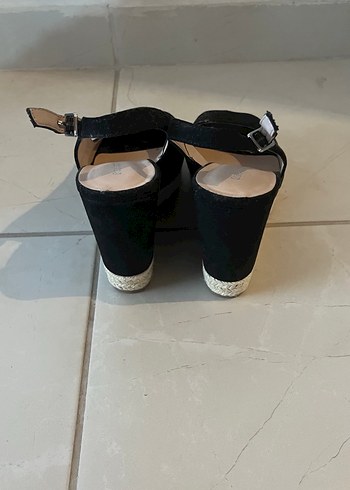 Siyah Dolgu Topuklu Kadın Ayakkabı - Görsel 3