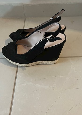 Siyah Dolgu Topuklu Kadın Ayakkabı - Görsel 2