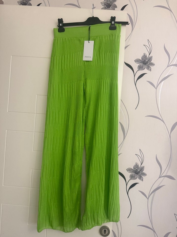 Kadın Yeşil Piliseli Midi Kumaş Pantolon - Görsel 3