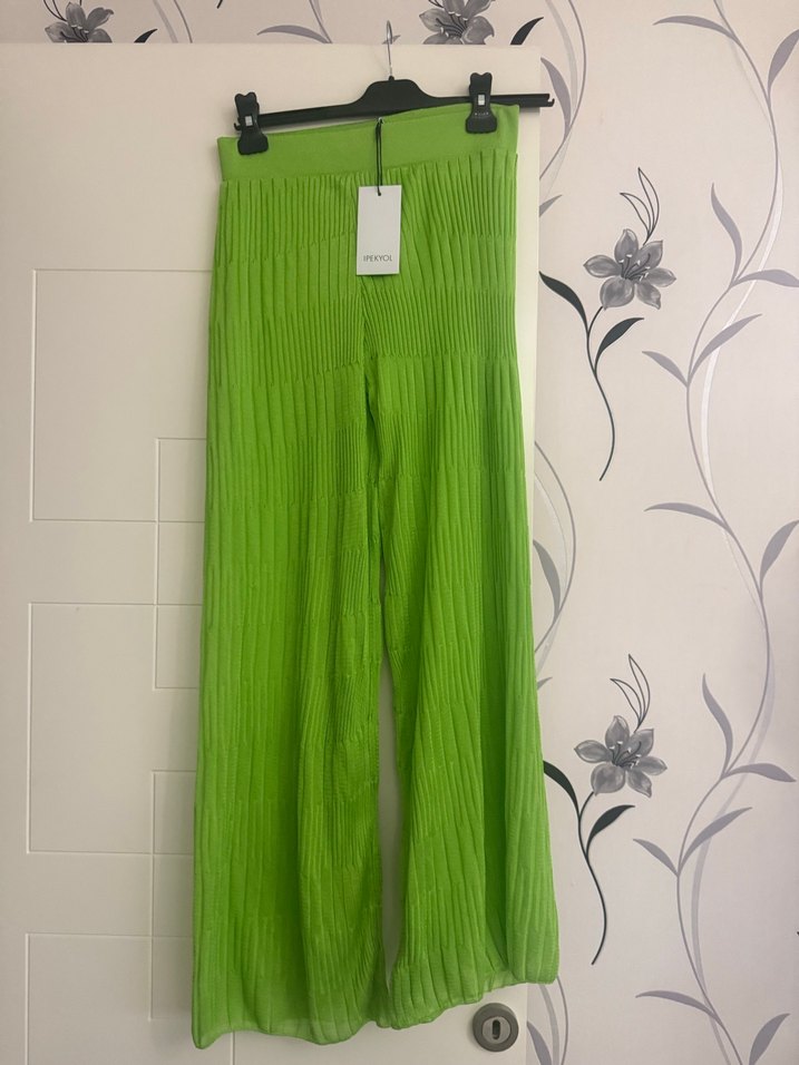 Kadın Yeşil Piliseli Midi Kumaş Pantolon - Görsel 4