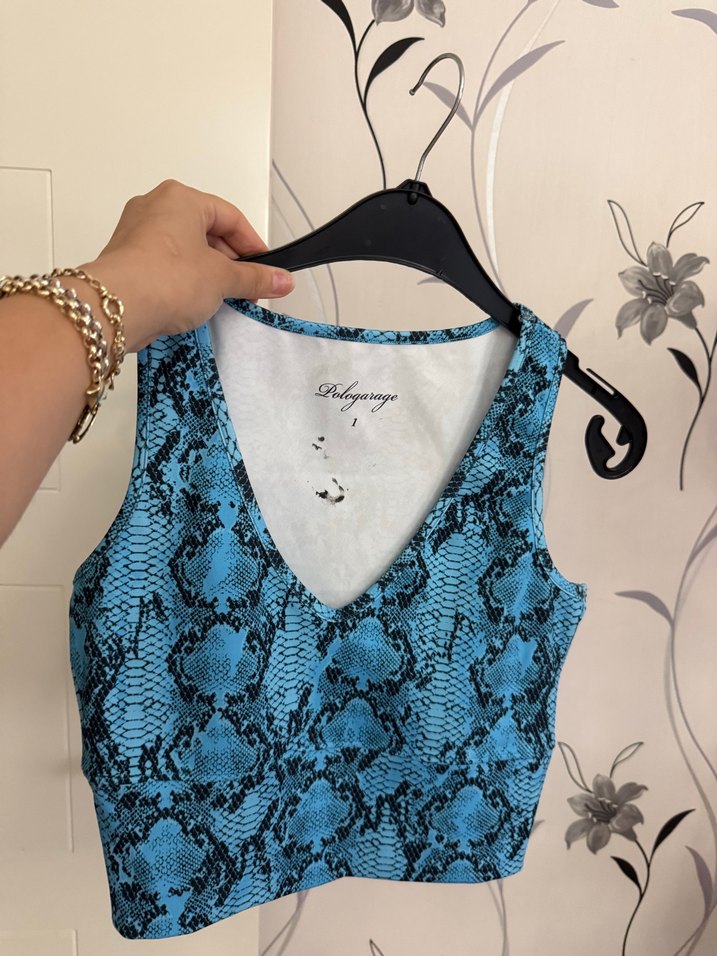 Kadın Turkuaz Yılan Desenli V Yakalı Crop Top - Görsel 3