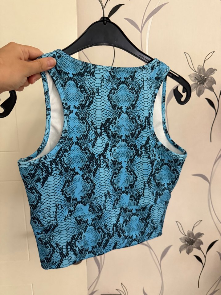 Kadın Turkuaz Yılan Desenli V Yakalı Crop Top - Görsel 4