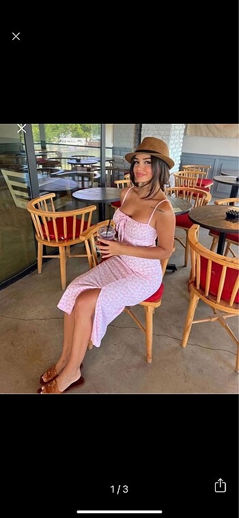 pembe çiçekli elbise