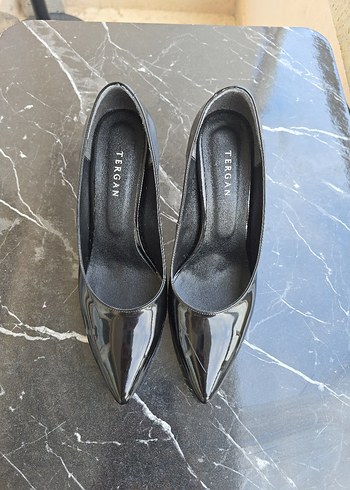 Parlak Siyah Yılan Desenli Stiletto