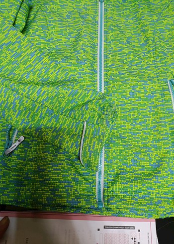 Renkli Baskılı Yeşil Kapüşonlu erkek çocuk mont - Görsel 2