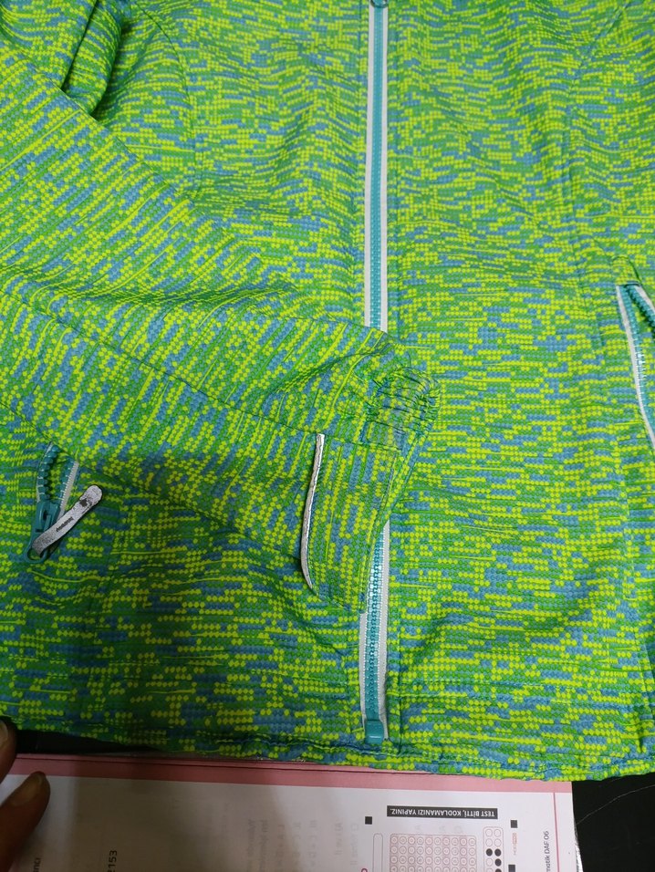 Renkli Baskılı Yeşil Kapüşonlu erkek çocuk mont - Görsel 2