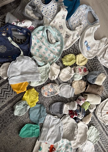 Gri Örgü Bebek Hastane Kıyafeti eldiven çorap önlük - Görsel 2