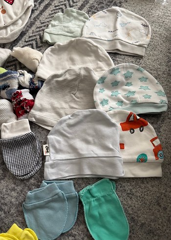 Gri Örgü Bebek Hastane Kıyafeti eldiven çorap önlük - Görsel 3