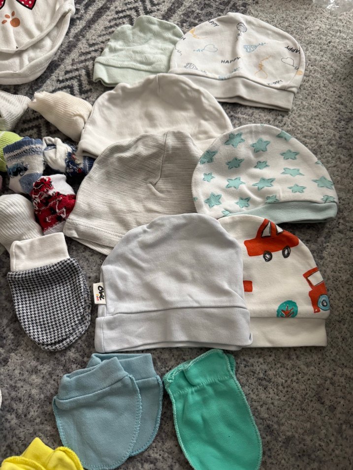 Gri Örgü Bebek Hastane Kıyafeti eldiven çorap önlük - Görsel 3