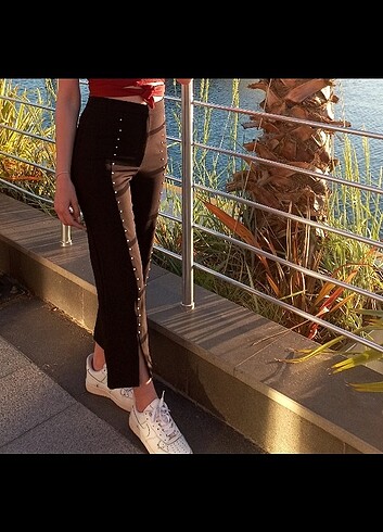 İnci detaylı yırtmaçlı kumaş pantalon