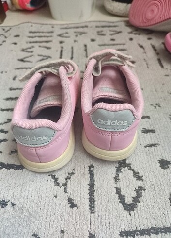 26 Beden pembe Renk Adidas spor ayakkabi