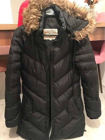 Mudo marka, siyah şişme mont