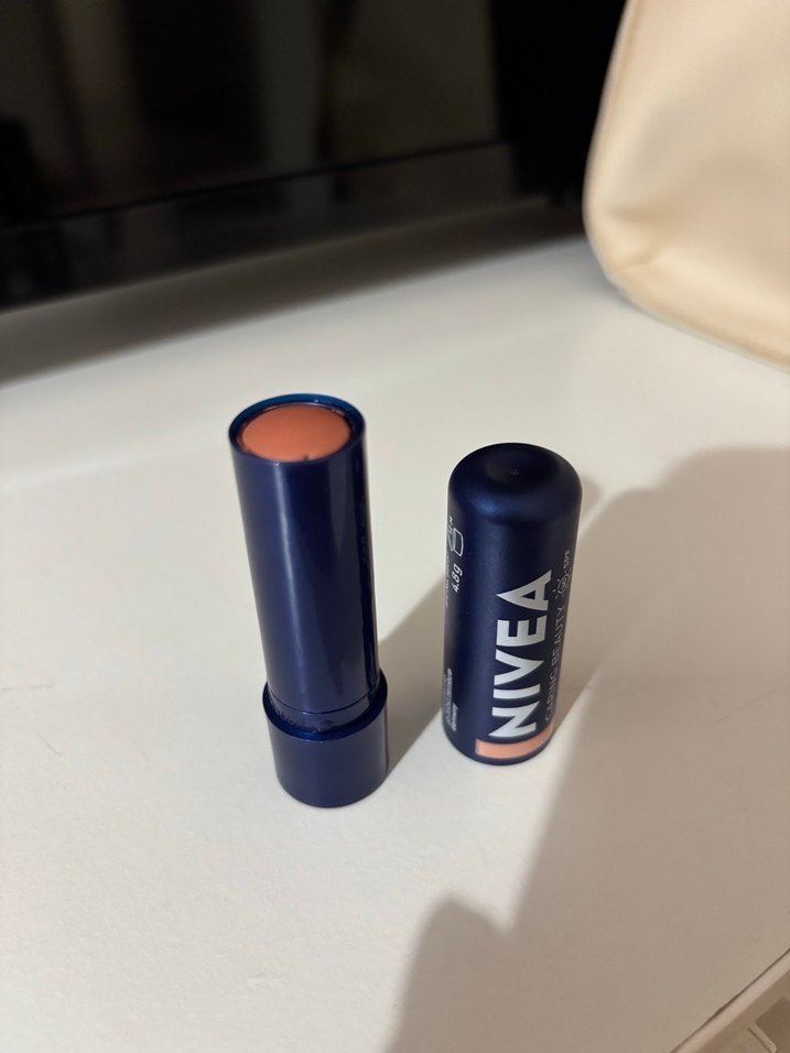 Nivea Nude Renkli Dudak Nemlendiricisi - Görsel 2