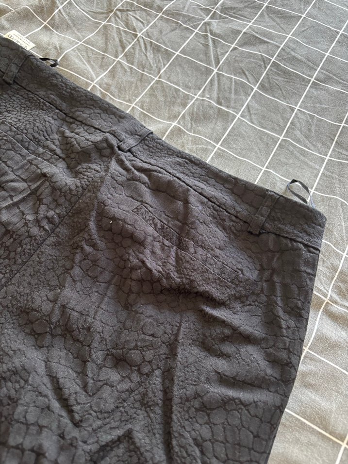 Dokulu Siyah Kumaş Pantolon - Görsel 3