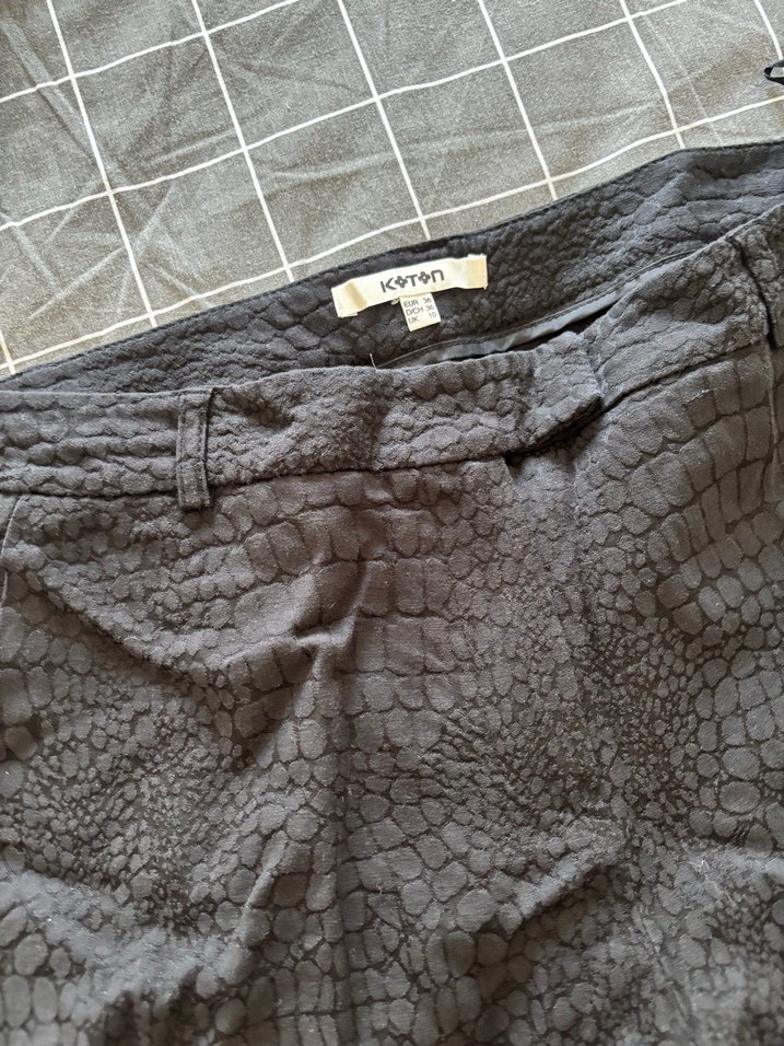 Dokulu Siyah Kumaş Pantolon - Görsel 2