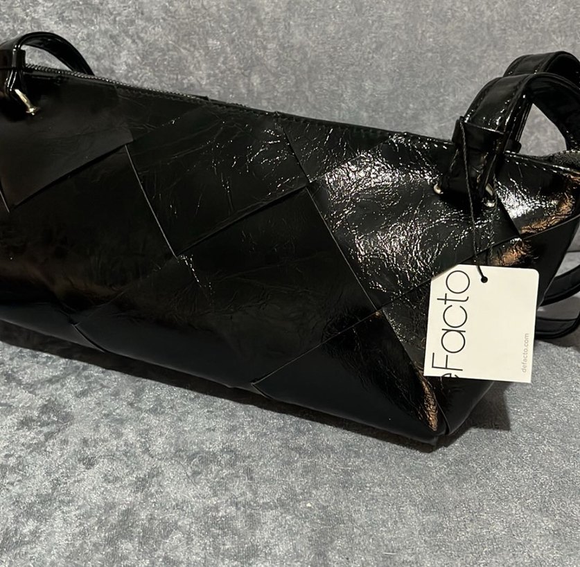 Siyah Parlak Deri Yılan Desenli Kadın Çanta - Görsel 3