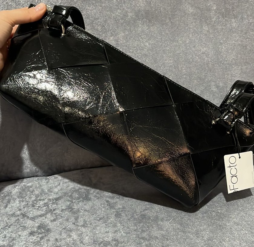 Siyah Parlak Deri Yılan Desenli Kadın Çanta - Görsel 2