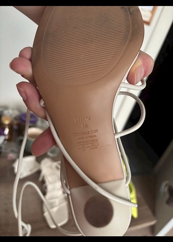 Mango Mango Beyaz Bağcıklı Minimalist İnce Topuklu Sandalet