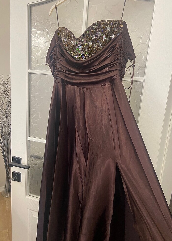 Yırtmaçlı straplez abiye - Görsel 2