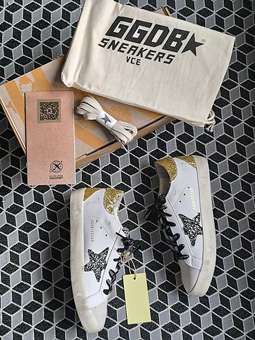 Golden Goose Deluxe Golden goose