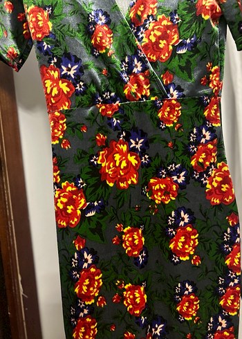 Çiçek Desenli V Yakalı Uzun Elbise kadife - Görsel 3