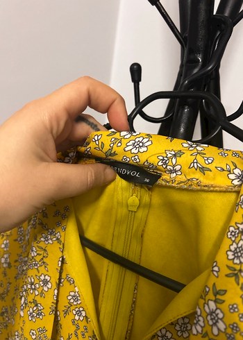 Sarı çiçekli tül Fırfırlı Kadın Elbise - Görsel 7