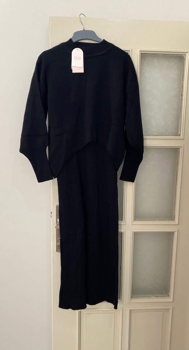 Siyah V Yaka Uzun Kadın Elbise - Görsel 3