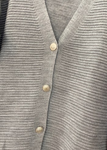 Gri Uzun Düğmeli Kadın Hırka - Görsel 2