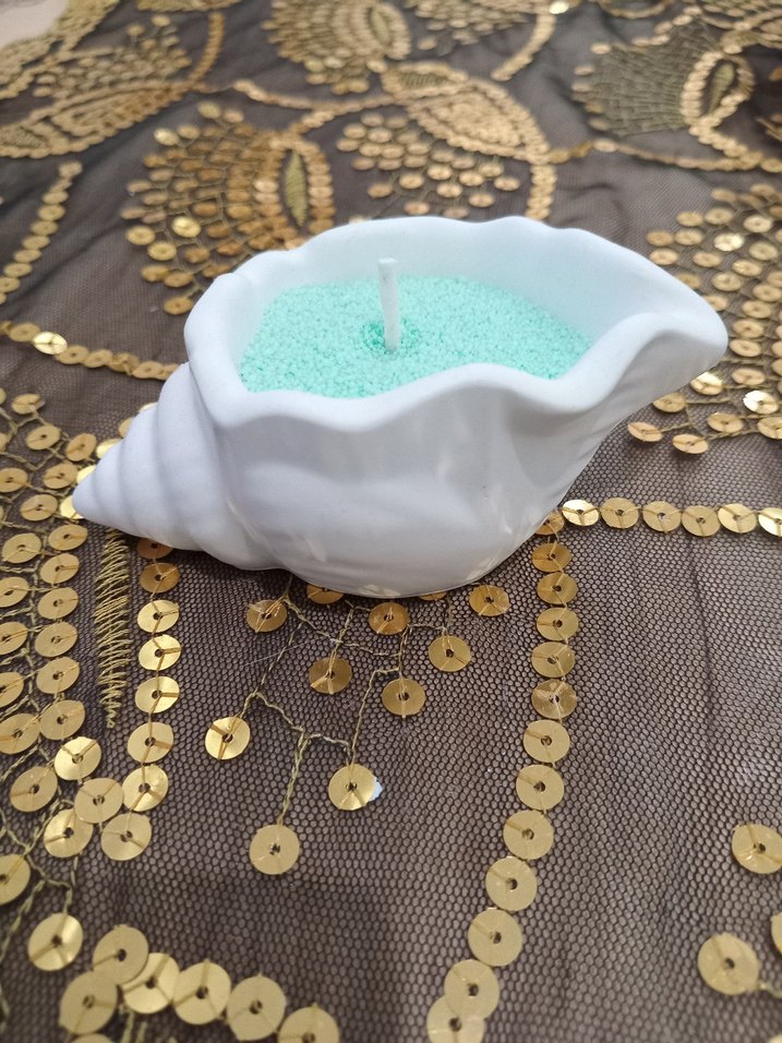 Beyaz Deniz Kabuğu Şeklinde inci tozlu Mum - Görsel 3