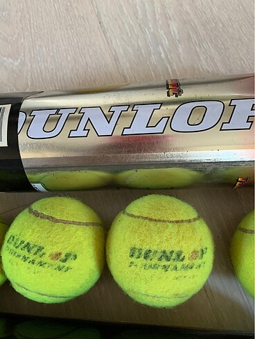  Beden Renk 10 adet Tenis topu. 4 adet Wilson kutulu , 5 adet Dunlop kutul