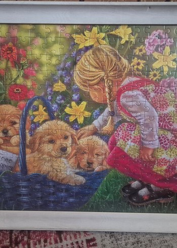 Beden Çiçekler ve Yavru Köpekler Puzzle