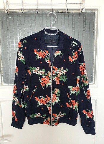 Zara Mont
