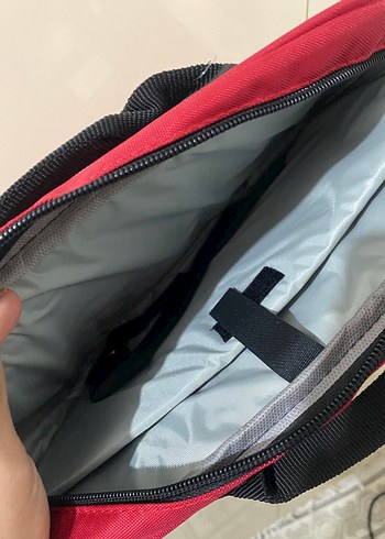  Beden Kırmızı Fermuarlı Kadın Laptop Çantası