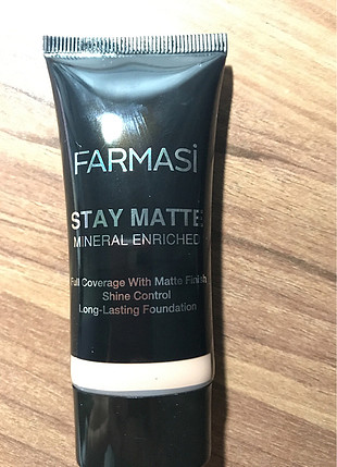 Farmasi Stay matte fondöten