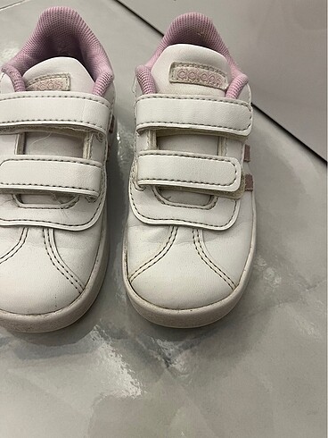 25 Beden beyaz Renk Adidas spor ayakkabı