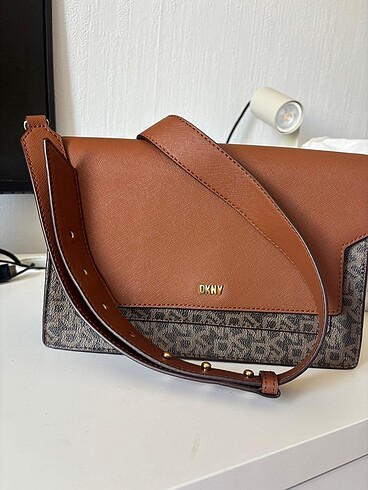DKNY ETİKETLİ ÇANTA
