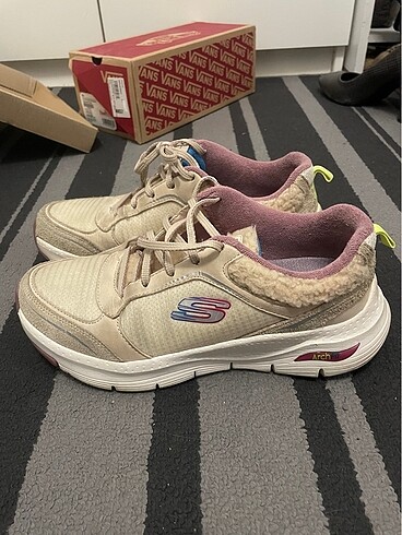 37 Beden ten rengi Renk Skechers Arc Fit 37