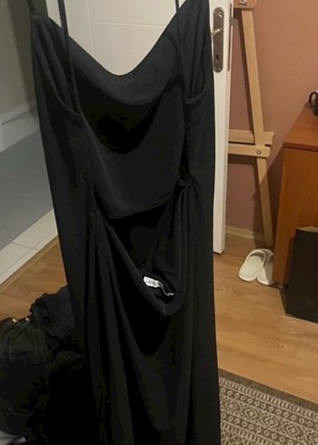 Siyah Askılı Uzun Elbise - Görsel 3