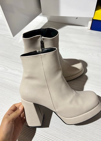 Diğer Bej Renkli Kadın Dolgu Topuklu Bot