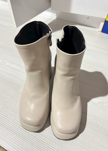 Bej Renkli Kadın Dolgu Topuklu Bot