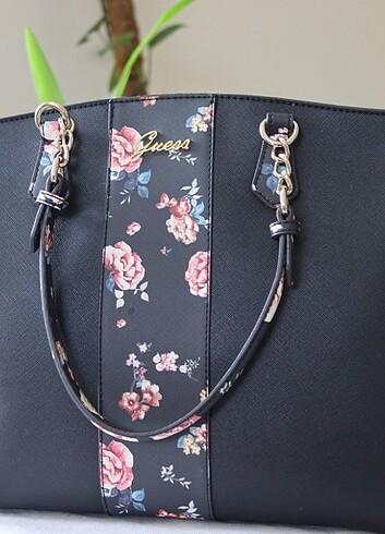 Guess orjinal kol çantası çiçek desenli 