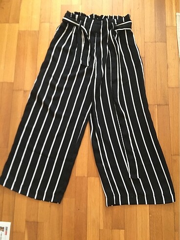 Bol paça , beli kemerli pantolon sadece 1 defa giyildi