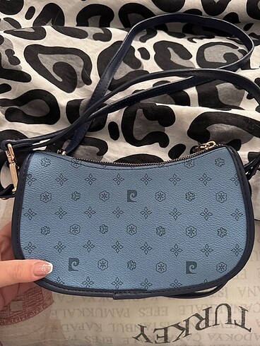  Beden Pierre Cardin Askılı Çanta